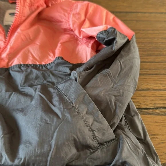 2 great light weight old navy jacket!!! One with a hood! - Picture 7 of 9